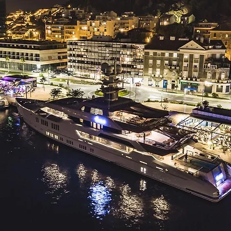 West Coast アパート *