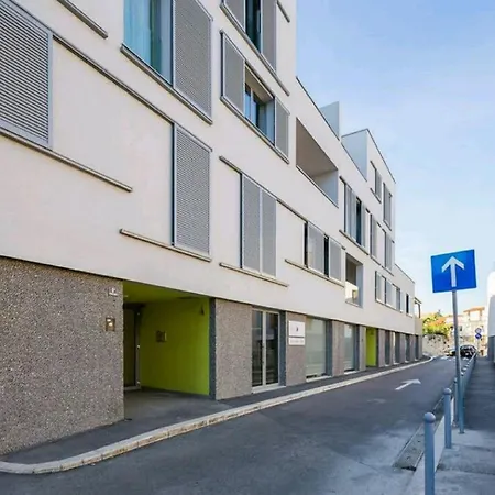 West Coast Apartment Split
